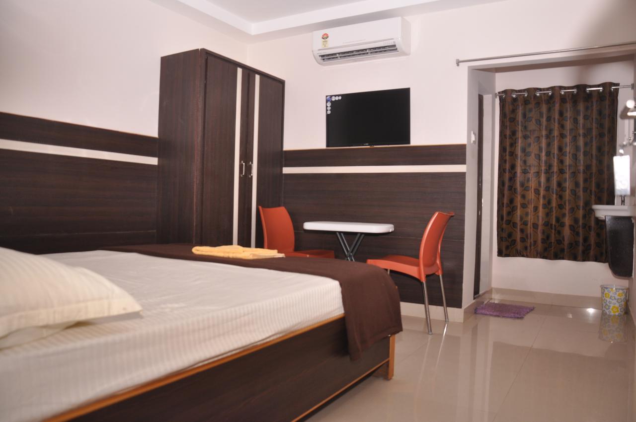 Venky'S Delight Hotell Rājahmundry Exteriör bild