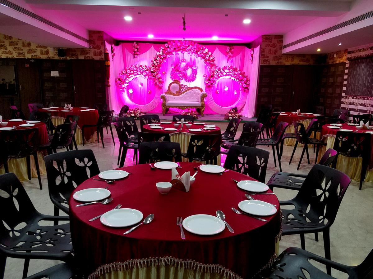 Venky'S Delight Hotell Rājahmundry Exteriör bild