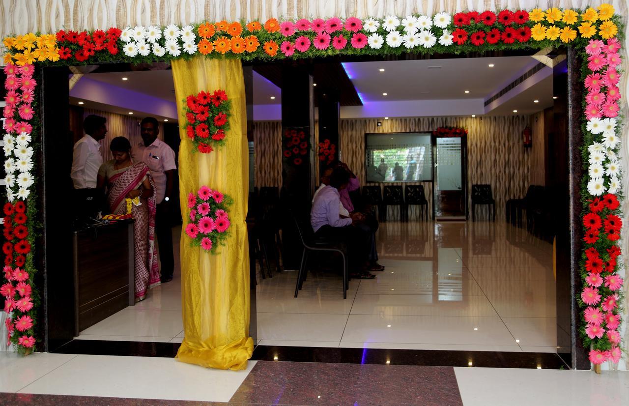 Venky'S Delight Hotell Rājahmundry Exteriör bild