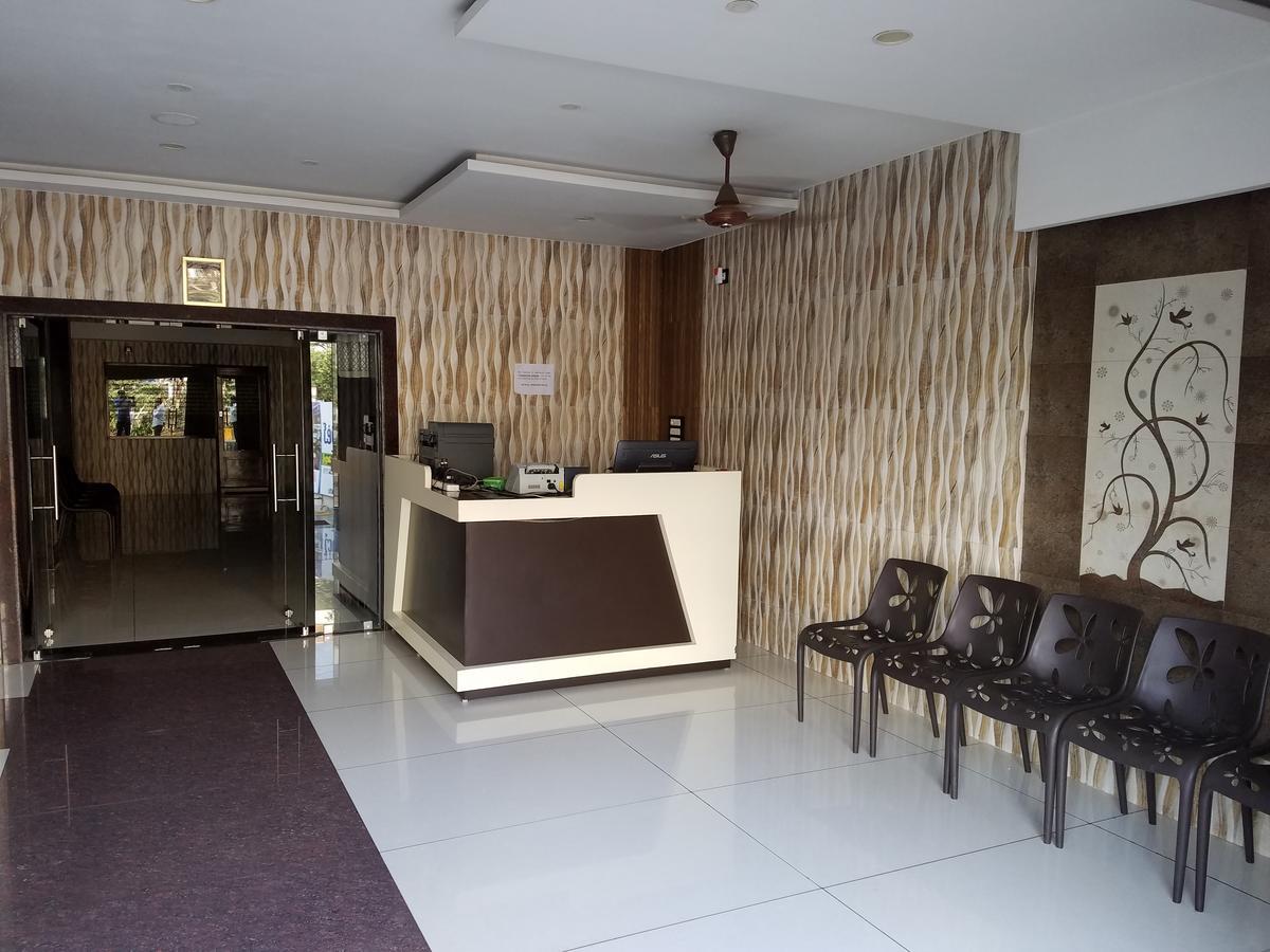 Venky'S Delight Hotell Rājahmundry Exteriör bild